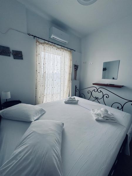 A la foto es mostra l'objecte Portolos Apartments - Sarakiniko situat a la ciutat de Vathí.