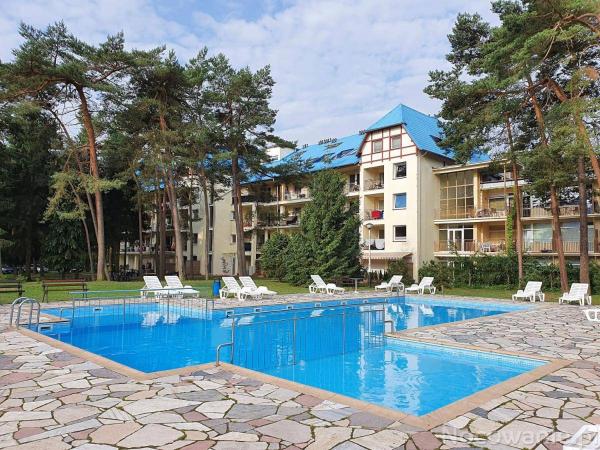 Op de foto is het object Apartament SZUM LASU Blue Mare Łukęcin z basenem EPapartamenty te zien, gelegen in de stad Łukęcin.