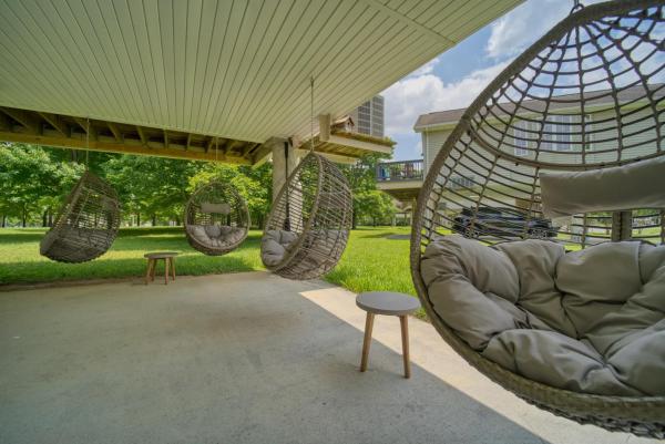 Фотография 3: Wind down in this 2 Bed Oasis with River Access Hot Tub and Outdoor Fun Sleeps 6 Comfortably