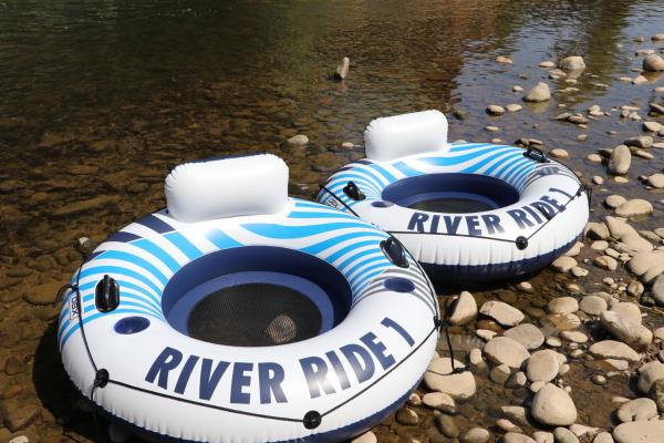 Фотография 5: Wind down in this 2 Bed Oasis with River Access Hot Tub and Outdoor Fun Sleeps 6 Comfortably