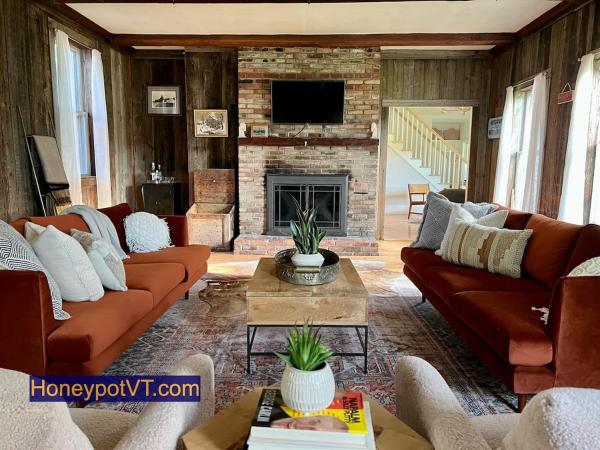 Na fotografii je vidět objekt Honeypot Farmhouse - Lux Family Retreat at Okemo - Bromley nacházející se ve městě Weston.
