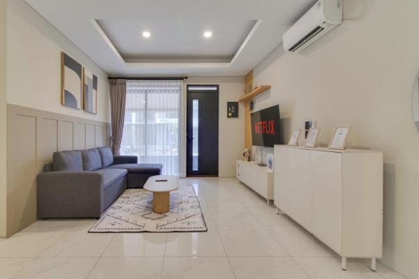 На фото показан объект 3BR Villa Punawangi With Jacuzzi, расположенный в городе Gantungan.
