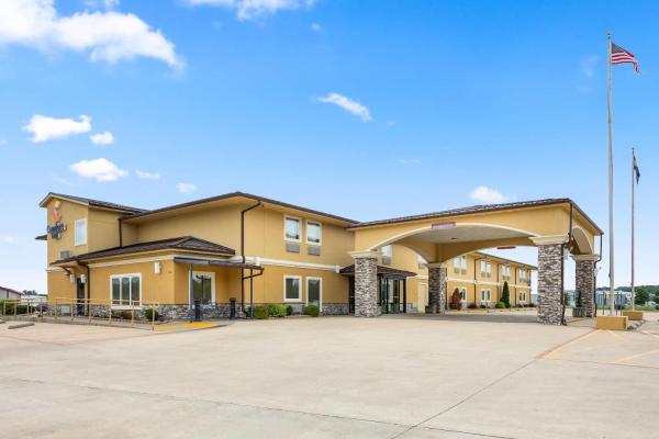 Na fotografii je vidět objekt Comfort Inn Willow Springs US 60 and US 63 nacházející se ve městě Mountain Grove.