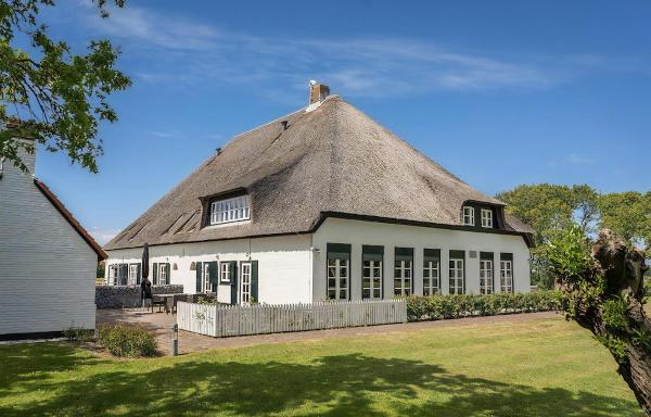 Na zdjęciu widoczny jest obiekt T-4 Hoeve Holland położony w mieście Midden-Eierland.