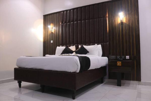 På billedet ses objektet Victorian Bloom Hotel & Resort beliggende i byen Asaba.