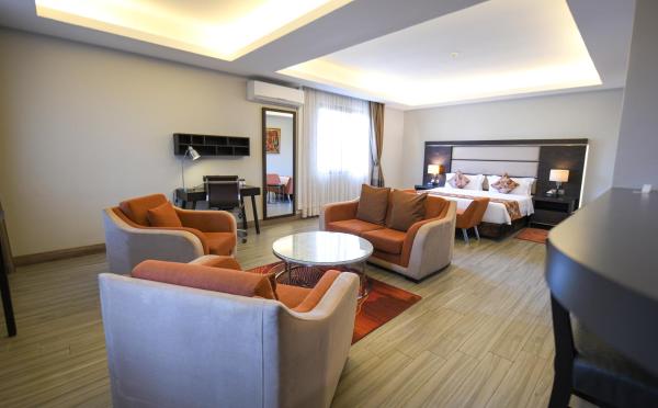 A la foto es mostra l'objecte Athena Hotel Kampala situat a la ciutat de Bugolobi.