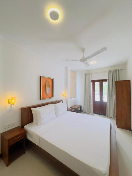 Na fotografii je vidět objekt Alloy Heights Hotel & Apartments nacházející se ve městě Kandy.