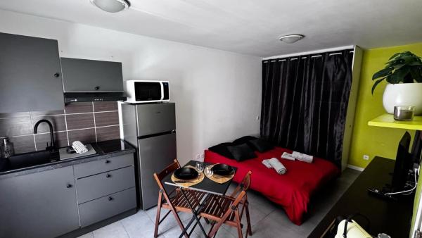 A la foto es mostra l'objecte Studio cosy à Pignan au coeur du village médieval situat a la ciutat de Pignan.