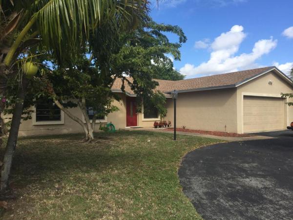 The photo shows the 82-10SW 135AV located in the city of Hammocks.