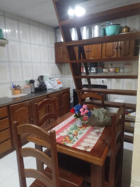Na fotografii je vidět objekt Hotel,Casa 2 quartos,sala,cozinha,suite,até 6 pessoas COP30 próximo aeroporto,hostel, home, House nacházející se ve městě Belém.