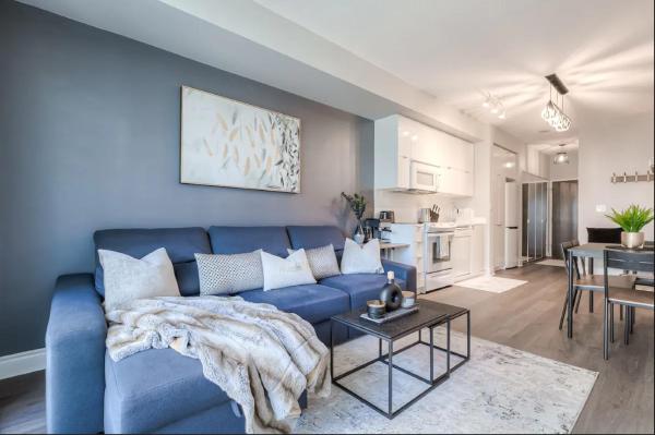 Na fotografii je vidět objekt Big Comfort 2BR Condo near CN Tower- Free Parking nacházející se ve městě Toronto.