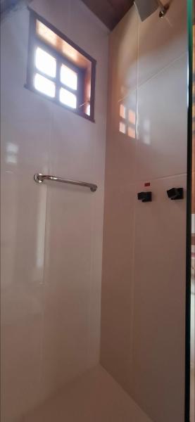 Na zdjęciu widoczny jest obiekt Chalé Pegada Real Vermelho położony w mieście Sêrro.