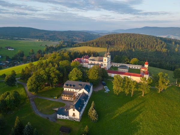 A la foto es mostra l'objecte Hotel Poutní Dům situat a la ciutat de Králíky.