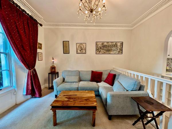 Foto 4: Charming Flat with Balcony in Prime Location