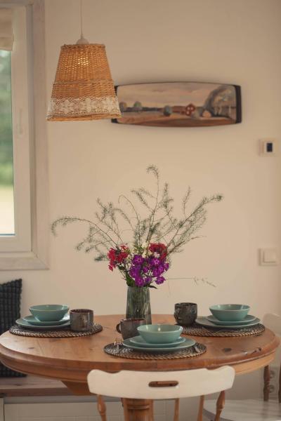 Na zdjęciu widoczny jest obiekt Hygge House Hiiumaa położony w mieście Hellamaa.