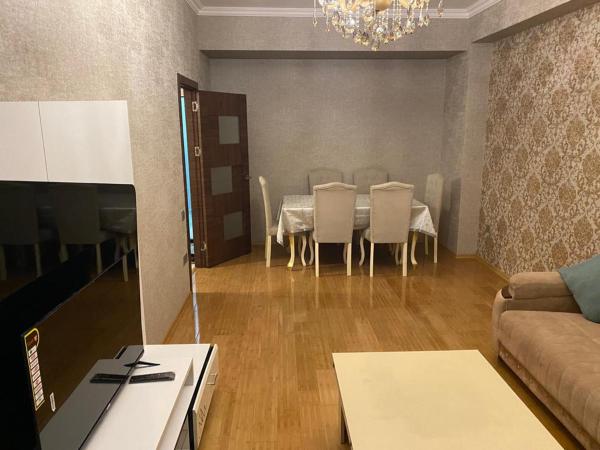 A la foto es mostra l'objecte Kvartira s vidom na more situat a la ciutat de Sumqayit.
