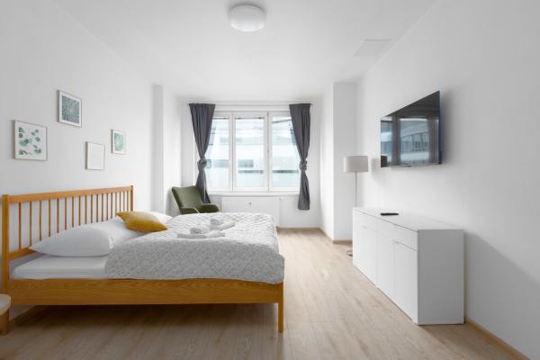 Apartment - 2 bedrooms, kitchen, close to metro, Прага