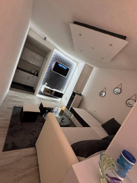 Auf dem Foto ist das Objekt Luxury Apartman Dzafic in der Stadt Stari Majdan zu sehen.