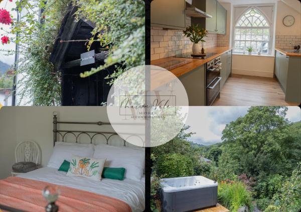 Na fotografii je vidět objekt Stylish and spacious four-bedroom cottage by the river Eco-friendly hot tub, cozy open fireplace Beautiful view nacházející se ve městě Llangollen.