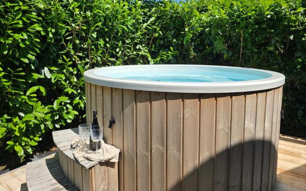 På billedet ses objektet Luxury Tiny House with private hot tub beliggende i byen Meerssen.
