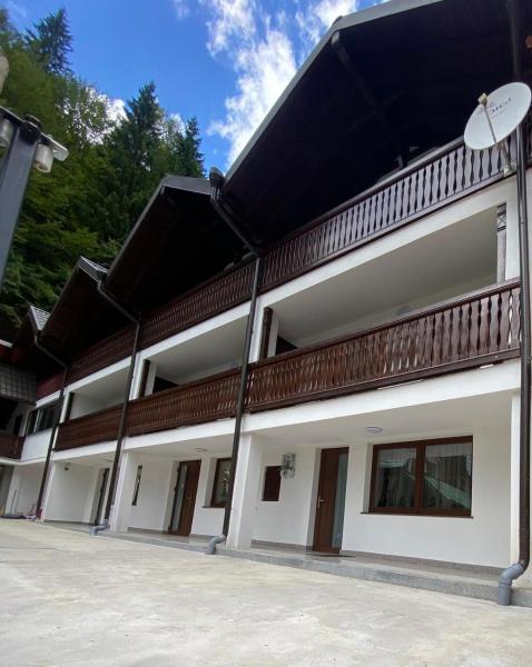A la foto es mostra l'objecte Casa Lazar situat a la ciutat de Cumpăna.