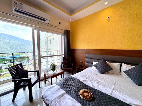 På billedet ses objektet Hotel Uday Palace beliggende i byen Rishikesh.