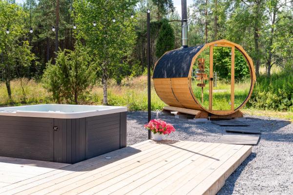 På billedet ses objektet Himos Stonelake - two saunas and a hot tub beliggende i byen Jämsä.