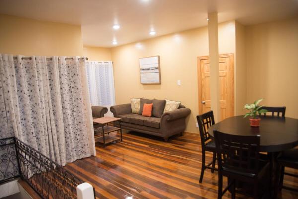 Upstairs 3 Bedroom Avalon Regia Apartment, Georgetown
