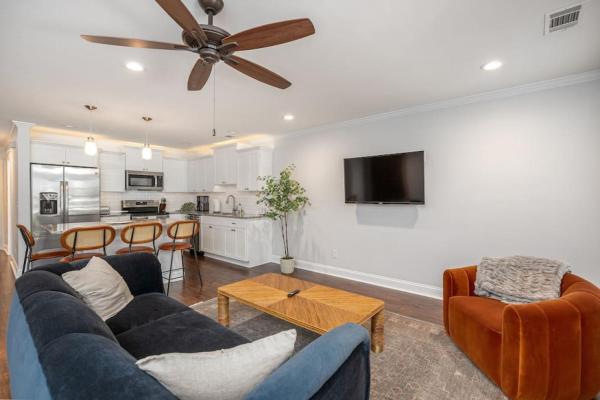 5 Bed Rose Estate With Parking - Savannah