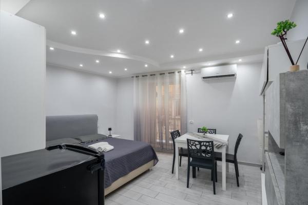 Na fotografii je vidět objekt Smart’s House Deluxe Quartieri Spagnoli nacházející se ve městě Neapol.