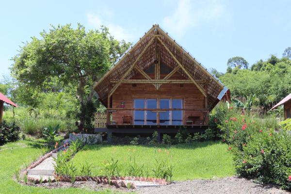 A la foto es mostra l'objecte Casas Los Ñaños situat a la ciutat de Ayampe.