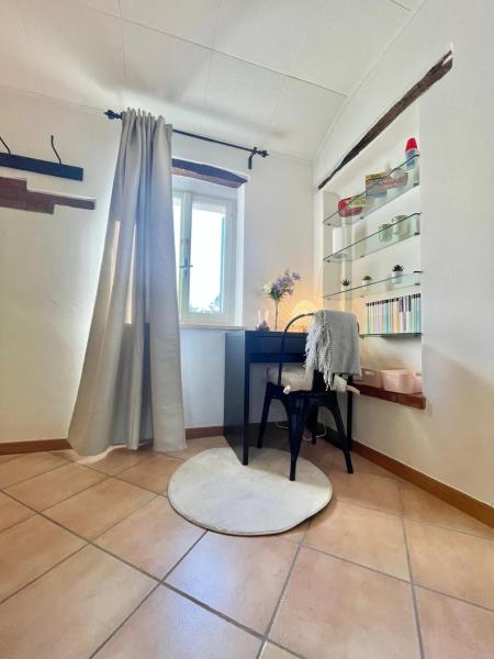 A la foto es mostra l'objecte La Tiny House situat a la ciutat de Pesaro.