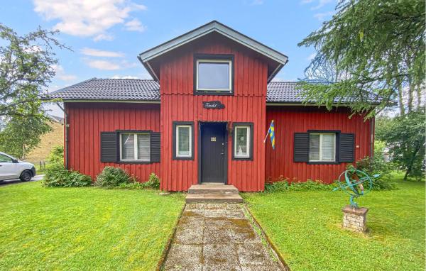 Na zdjęciu widoczny jest obiekt 3 Bedroom Amazing Home In Sjötofta położony w mieście Emtashult.