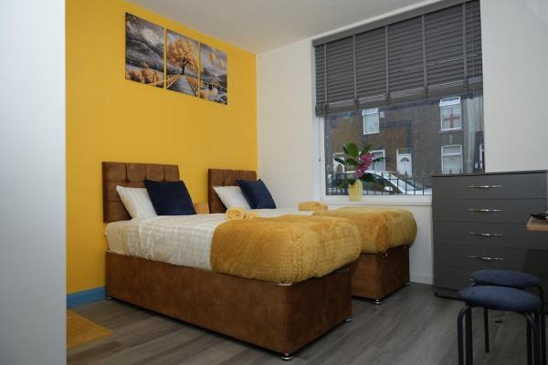 A la foto es mostra l'objecte 6Bed Home in Bolton Ideal for Contractors & Groups situat a la ciutat de Farnworth.