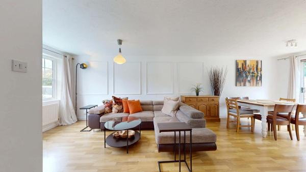 3 Bed House with parking and garden near Tower Bridge, London