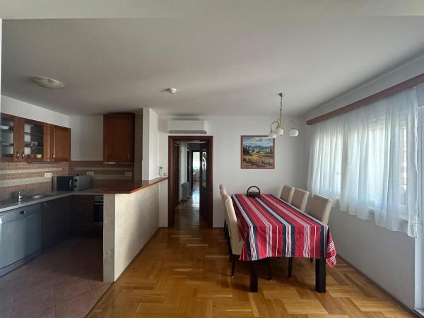 A la foto es mostra l'objecte 100m2 Apartment near Church - 3 bedrooms - 3 bathrooms - parking situat a la ciutat de Bijakovići.