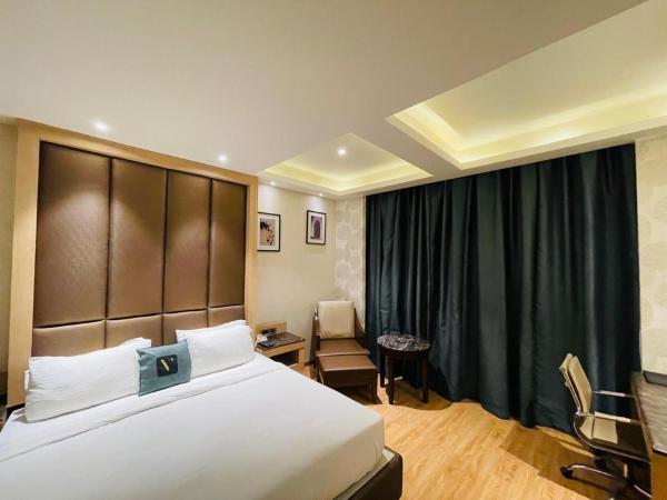 På billedet ses objektet Hotel V Hazratganj beliggende i byen Lucknow.
