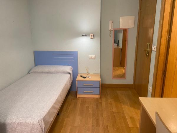 На фото показан объект REMANAL Residencia, расположенный в городе Вильямайор.