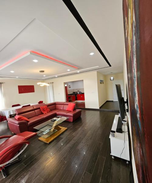 Na zdjęciu widoczny jest obiekt Appartement red, classique et harmonieuse położony w mieście Lomé.