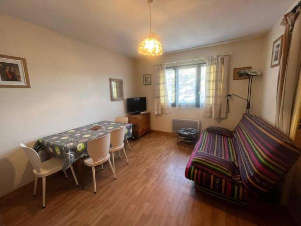 På billedet ses objektet Studio cosy avec coin nuit aux Angles - FR-1-593-130 beliggende i byen Les Angles.