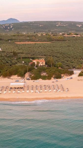 Nella foto è visibile l'oggetto Lagouvardos Beach House situato nella città di Marathópolis.