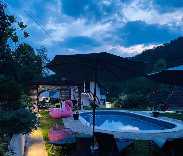 Na zdjęciu widoczny jest obiekt Apartman Maslina położony w mieście Kosjerić.