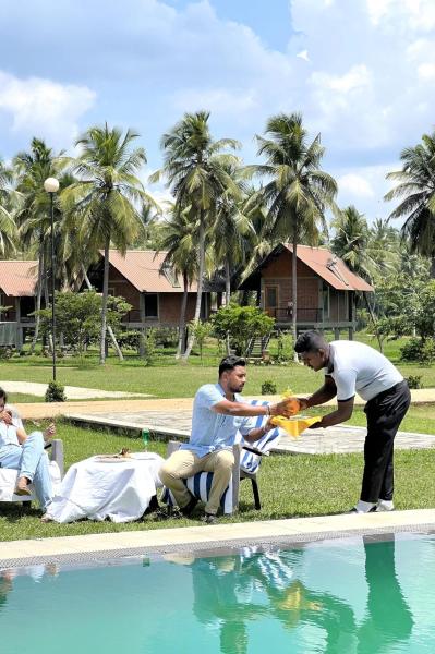 A la foto es mostra l'objecte Ahas Pokuna Holiday Resort situat a la ciutat de Ridigama.