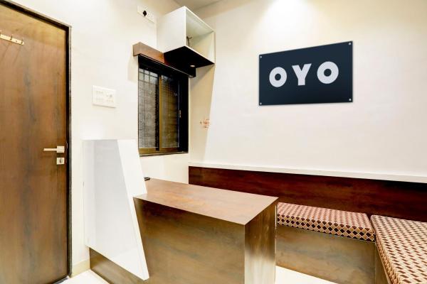 The photo shows the Hotel O Yuvraj Dhage Plot Shivshakti Maidan located in the city of Bārsi.