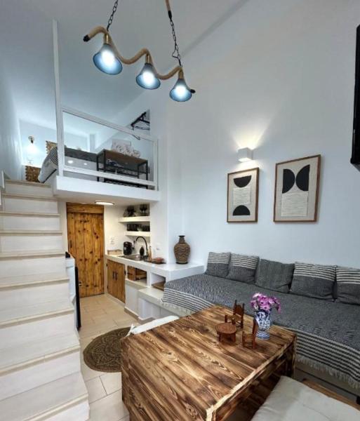 A la foto es mostra l'objecte Babatseratsi skyrian studio 2 situat a la ciutat de Skiros.