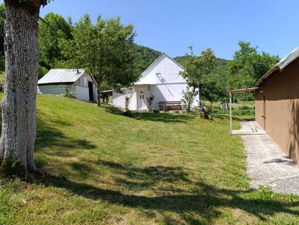 På billedet ses objektet Pivska kuca beliggende i byen Pišče.