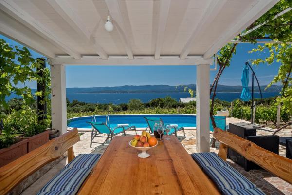På billedet ses objektet Holiday Home Vineyard House beliggende i byen Bol.