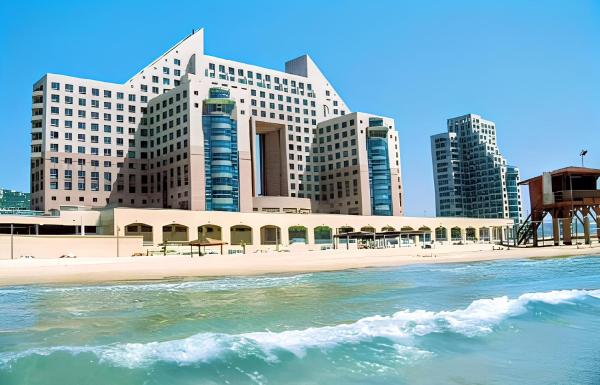 På bildet vises objektet Almog Beach Apartments מגדלי חוף הכרמל חיפה som ligger i byen Haifa.
