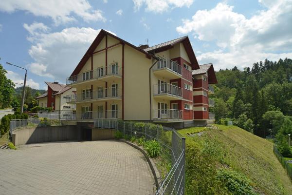 På billedet ses objektet Przytulny Apartament Sun Seasons 24 w Wiśle z Balkonem by Noclegi Renters beliggende i byen Wisła.