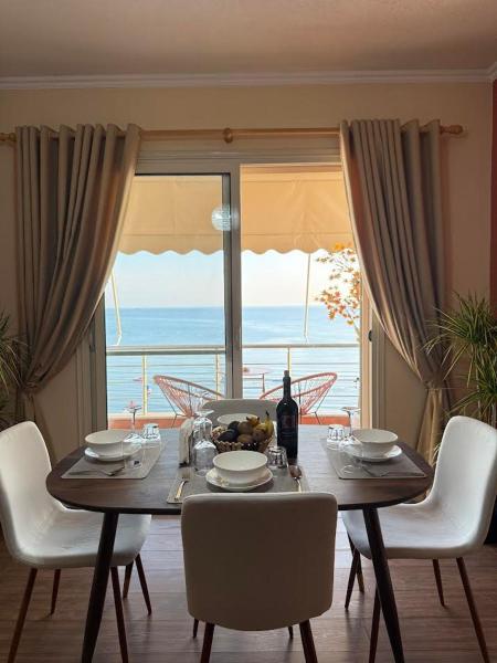 Na fotografii je vidět objekt Stunning Seaview 10s Beach AC Fast WiFi nacházející se ve městě Durrës.